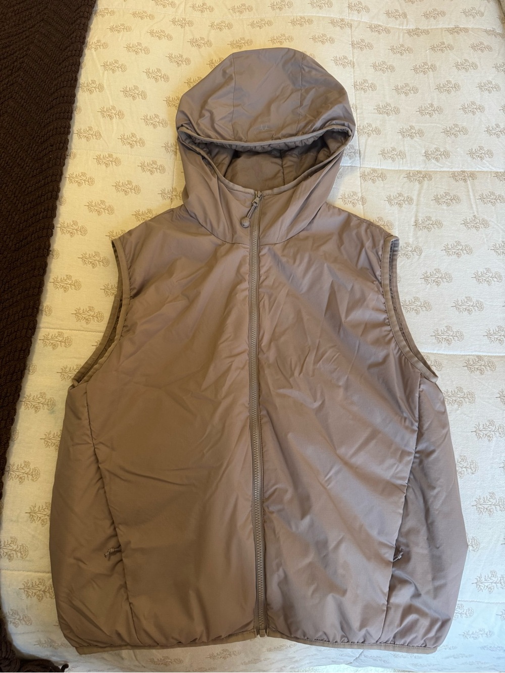 TNA Women's Hooded Puffer Vest in Taupe